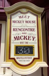 Waiting for Mickey, Disneyland Paris