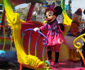 Minnie and Donald greet the crowds, Disneyland Paris