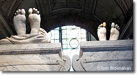 Royal feet, St-Denis, Paris, France
